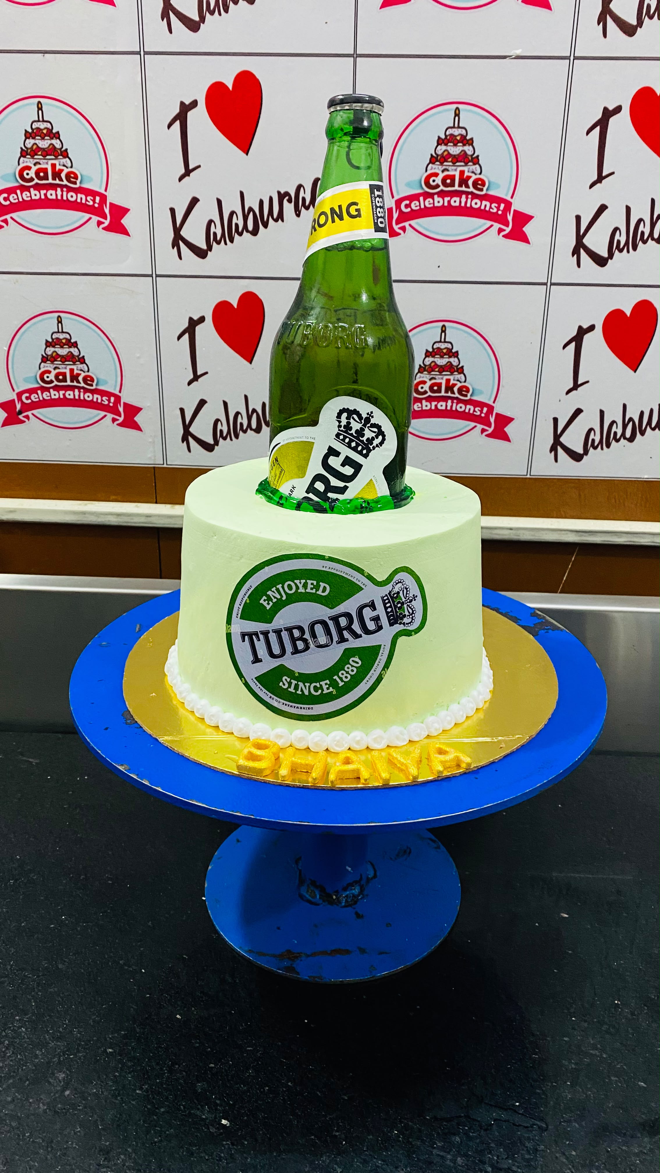 Custom design cake Kalaburagi